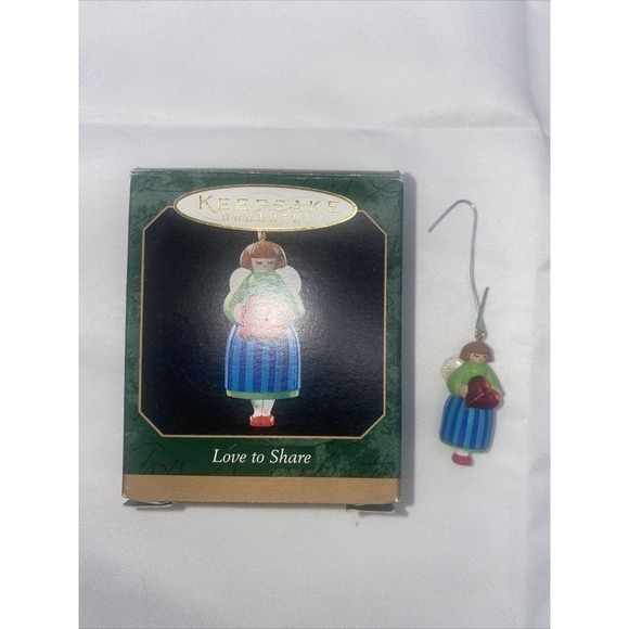 𝅺VINTAGE 1999 Hallmark Keepsake Ornament Love To Share - Picture 1 of 4